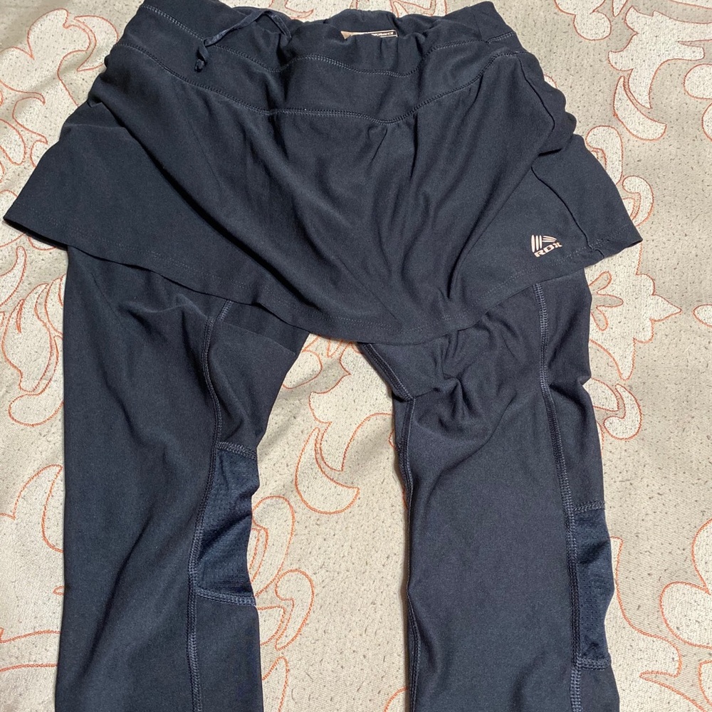 RBX skirted workout legging capri length size med